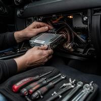 Usługi - montaż i serwis modułów CarPlay/Android Auto przez technika